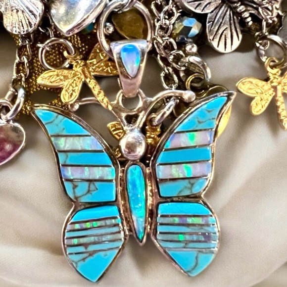 Vintage Turquoise, mother of pearl and abalone Butterfly charm necklace - Picture 7 of 17